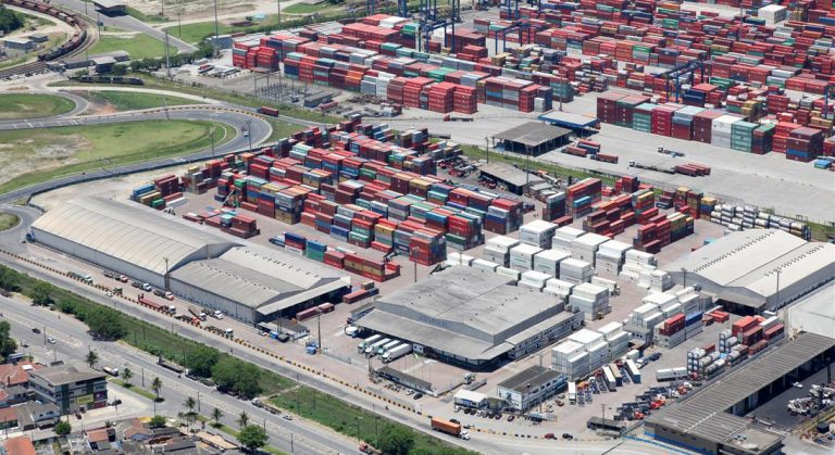 O Governo Federal planeja relicitar o terminal alfandegado pela Localfrio, no Porto de Santos, em 2022. Mas a empresa se prepara para permanência no local.