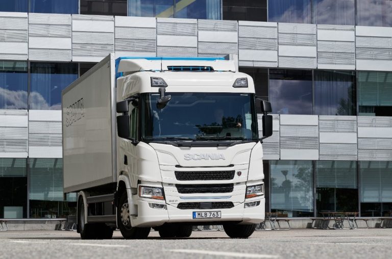 A Scania planeja o lançamento de uma linha de caminhões pesados a bateria em 2023. De acordo com projeto da montadora sueca, os veículos