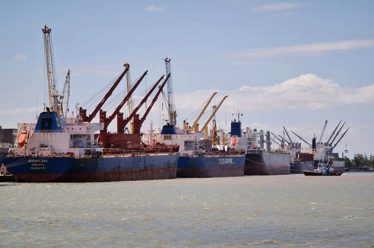 Os portos de Rio Grande, Pelotas e Porto Alegre alcançaram, ao final de 2021, a marca de 47,6 milhões de toneladas movimentadas no ano.
