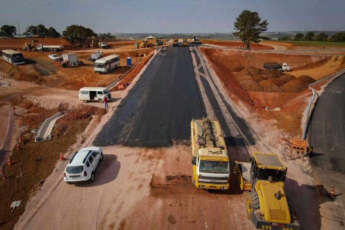 Governo do Paraná prevê a entrega de 250 Km de obras rodoviárias para este ano com a conclusão de 26 projetos em diversas regiões.