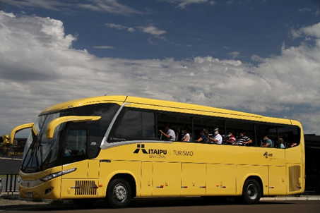 A Fundação Parque Tecnológico Itaipu colocou em operação quatro novos ônibus Marcopolo para utilização no complexo turístico do Parque Nacional