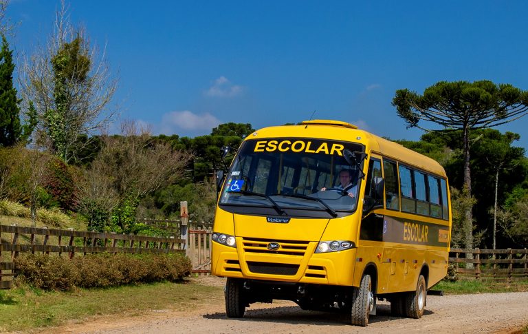 O micro-ônibus Volare Attack 8 4x4 foi o veículo escolhido pela Secretaria de Educação do Estado de Alagoas para fazer o transporte