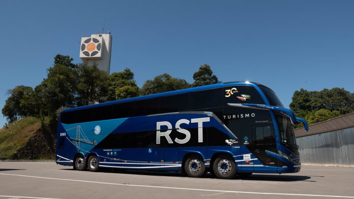 A RST Agência de Viagens e Turismo Ltda., operadora de Florianópolis, adquiriu um ônibus Paradiso G8 1800 Double Decker.