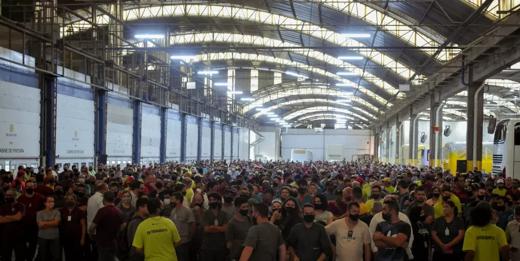 Busscar apresenta nova estratégia de melhoria contínua para seus 1500 colaboradores, o Lean Manufacturing. Esse novo sistema tem