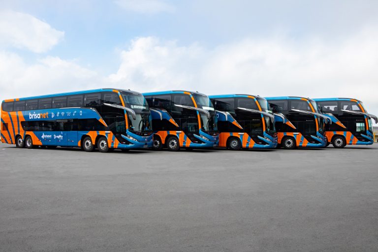 A Brisanet Serviços de Telecomunicações S.A. acaba de adquirir cinco ônibus Marcopolo Paradiso G8 1800 Double Decker. Os veículos irão