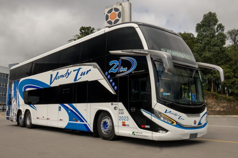 A Vandy Tur Transporte e Turismo acaba de receber um novo ônibus Marcopolo Paradiso G8 1800 Double Decker. A operadora, com sede