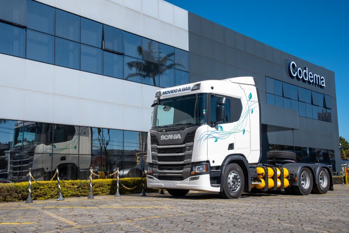 A Scania celebra, no próximo sábado, 2, 65 anos de presença no Brasil. A montadora sueca busca ser referência mundial no processo