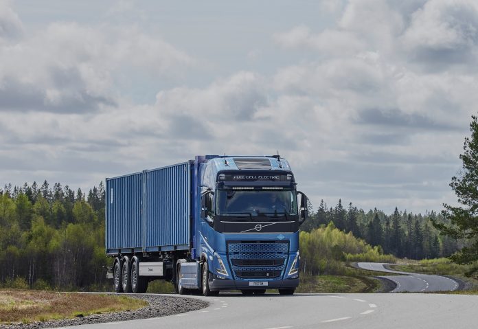 A Volvo Trucks apresenta caminhão com células de combustível a hidrogênio e zero emissões de CO², na Europa.