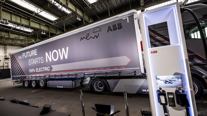 A MAN e a ABB E-mobility estão acelerando para a próxima fase da eletromobilidade: capacidade operacional para caminhões pesados