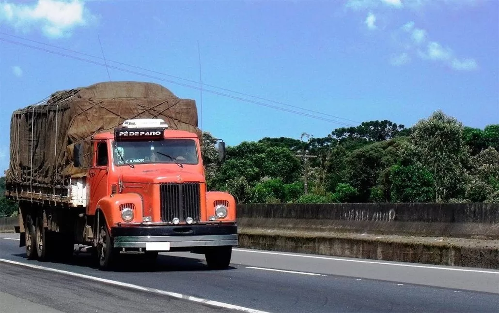 Os financiamentos de veículos pesados registraram crescimento de 12,2% em agosto na comparação com julho, porém queda de 12,9%