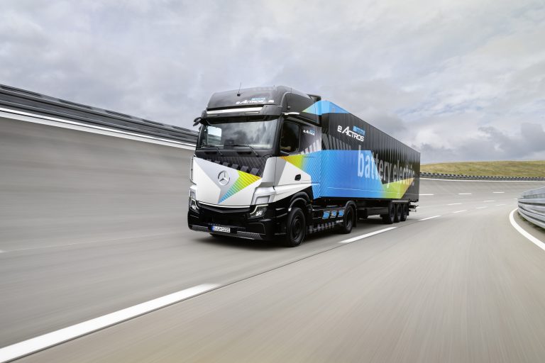 Daimler Truck apresenta, pela primeira vez, o caminhão pesado elétrico à bateria de longa distância Mercedes-Benz eActros LongHaul