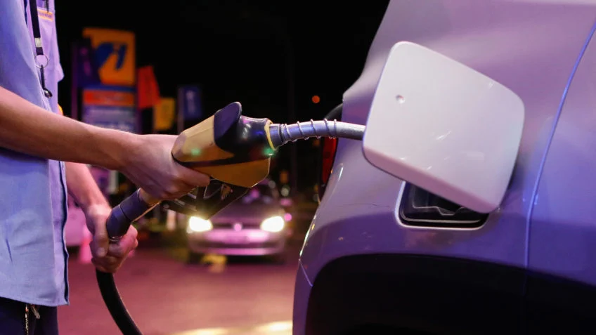 Gasolina e Diesel voltam a cair