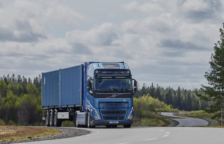 A Volvo Trucks anuncia testes com células de combustíveis em caminhões na Europa a partir de 2025. Esta será a segunda fase