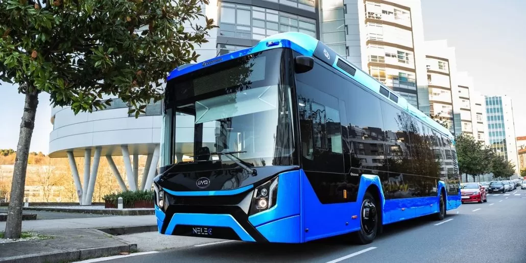 A BYD assinou um acordo com a Castrosua para produzir ônibus elétricos de 12 metros personalizados e ecológicos especificamente