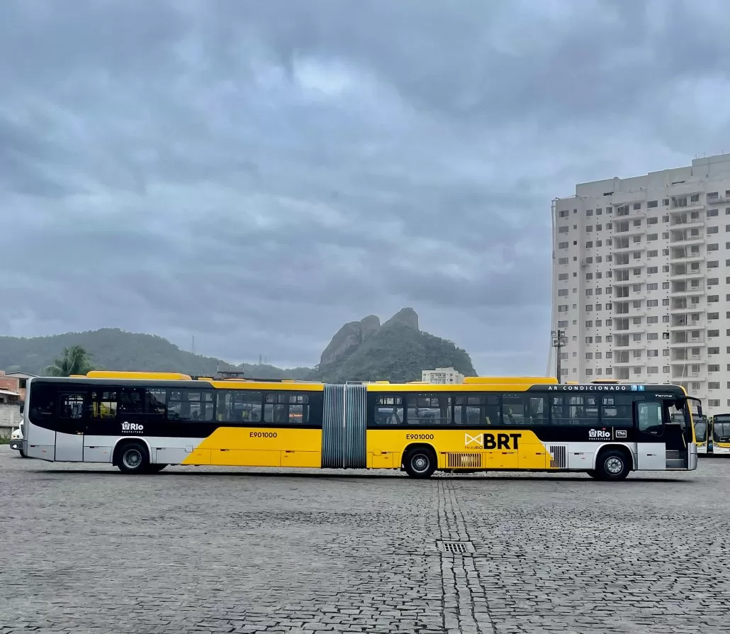 O sistema BRT da cidade do Rio de Janeiro receberá, a partir de novembro, 220 novos ônibus articulados Marcopolo Torino Express.