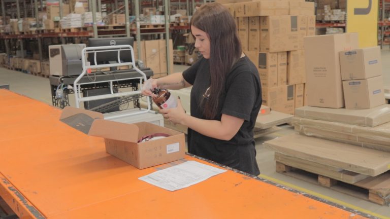 Acordo da UX Group de logística com a Amazon agiliza operações de lojistas