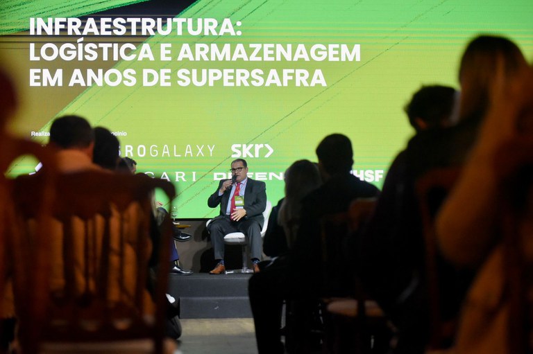 Planejamento logístico brasileiro deve ser pensado de forma conjunta, diz Santoro