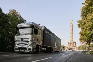 Mercedes-Benz GenH2 da Daimler Truck abastecido com hidrogênio