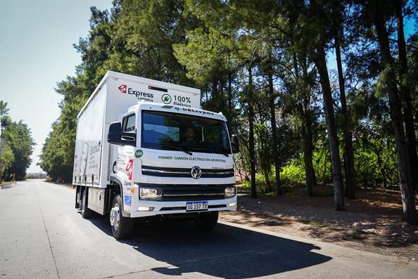 VWCO entrega primeiro caminhão elétrico da Argentina