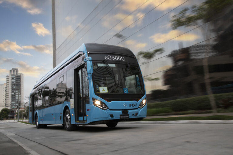 Mercedes-Benz se prepara para atender a demanda de ônibus elétricos