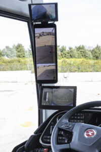 Setra TopClass S 516 HDH com MirrorCam e sistema 360° de câmeras.