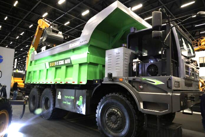 XCMG apresenta caminhão elétrico XGE95 para mineração