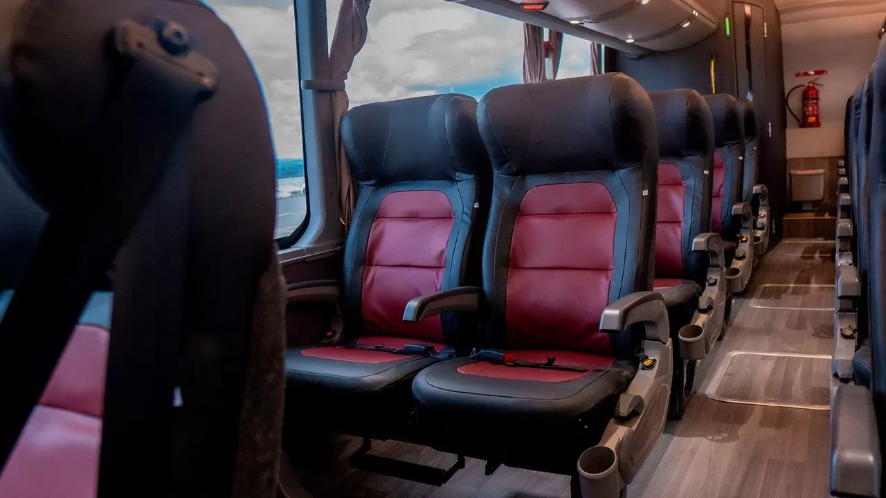 Salão do Marcopolo Paradiso G8 1800 DD com serviço Leito Plus