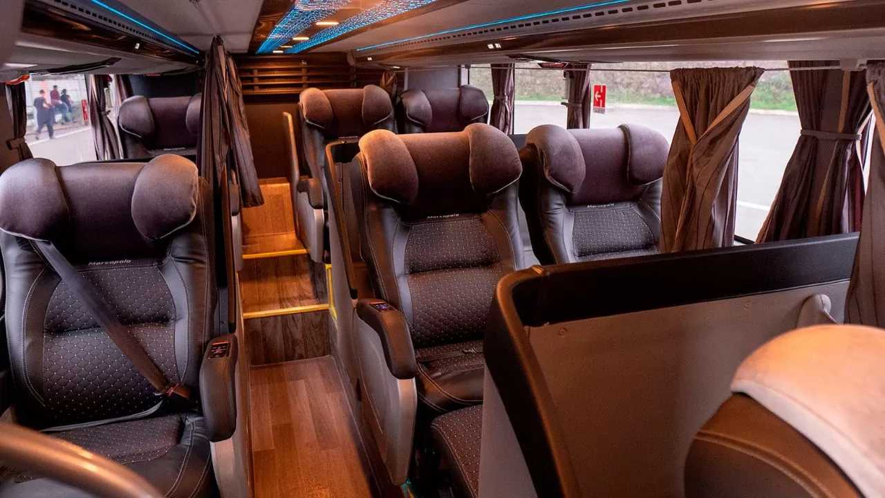O Viaggio 1050 com chassi BYD D9F anua no fretamento na Itaipu Binacional