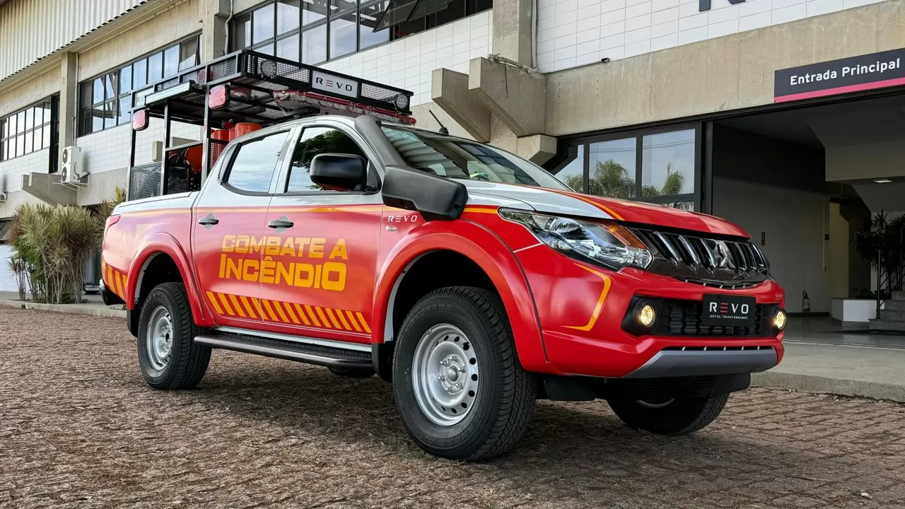 Mitsubishi L200 Triton Automática GLS versão Combate a Incêndio