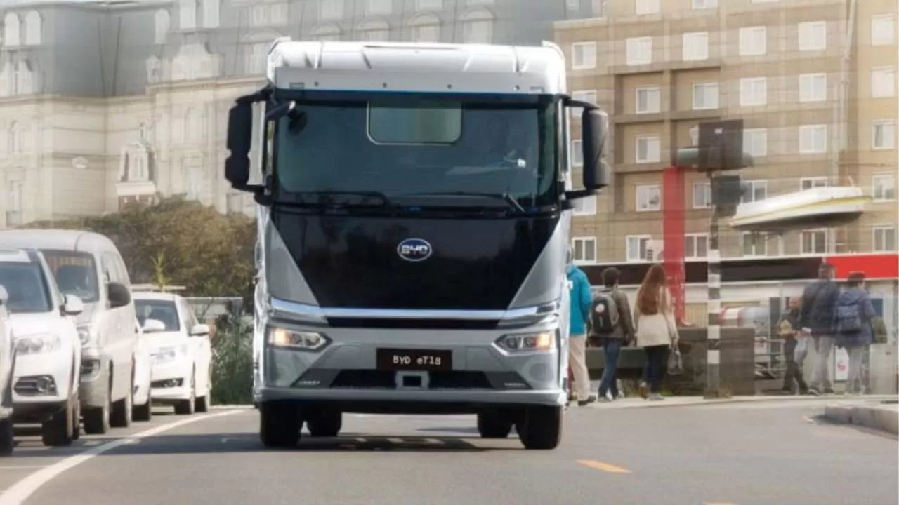 BYD eT18