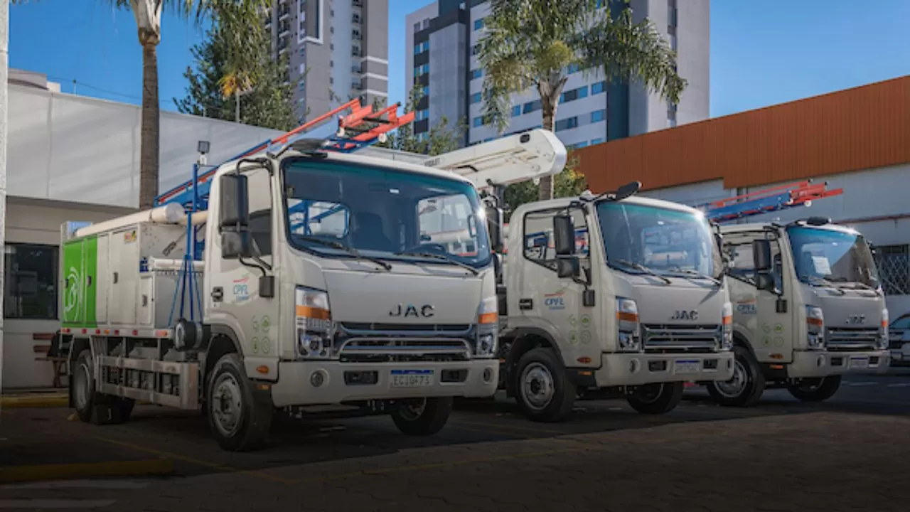 Veículos para manutenção da CPFL