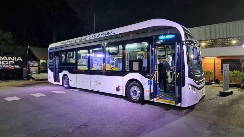 Scania K 230E B4x2LB | Imagem: Frota&Cia