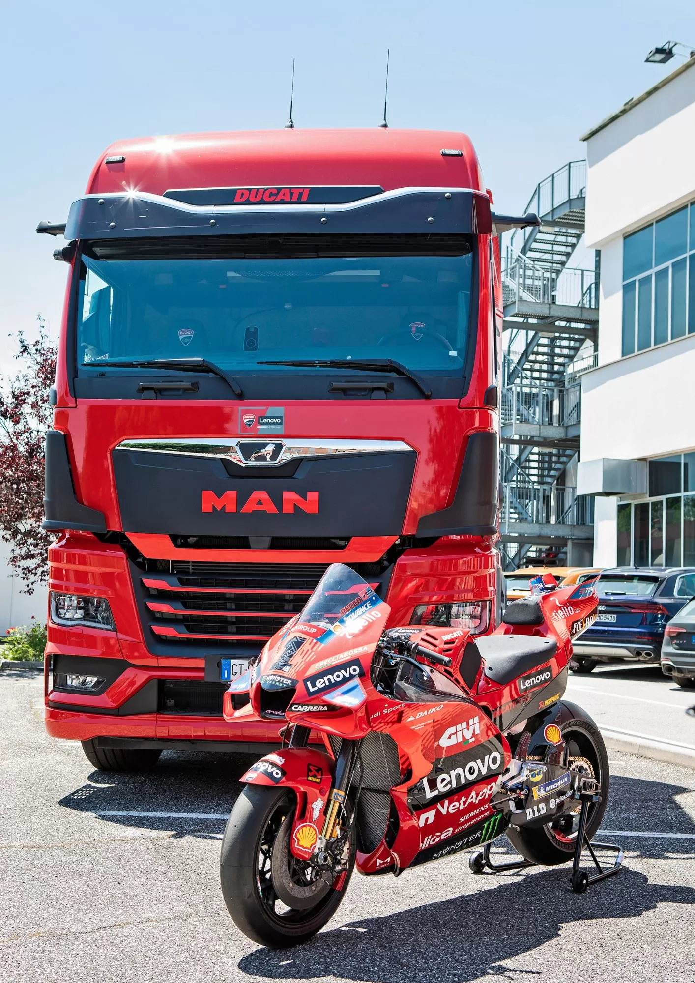Caminhão MAN TGX 18.520 da Ducati Lenovo Team