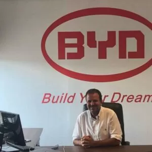 Eduardo Paes também trabalhou na BYD como vice-presidente.