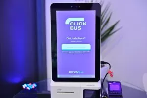 Totem da ClickBus para venda de passagens
