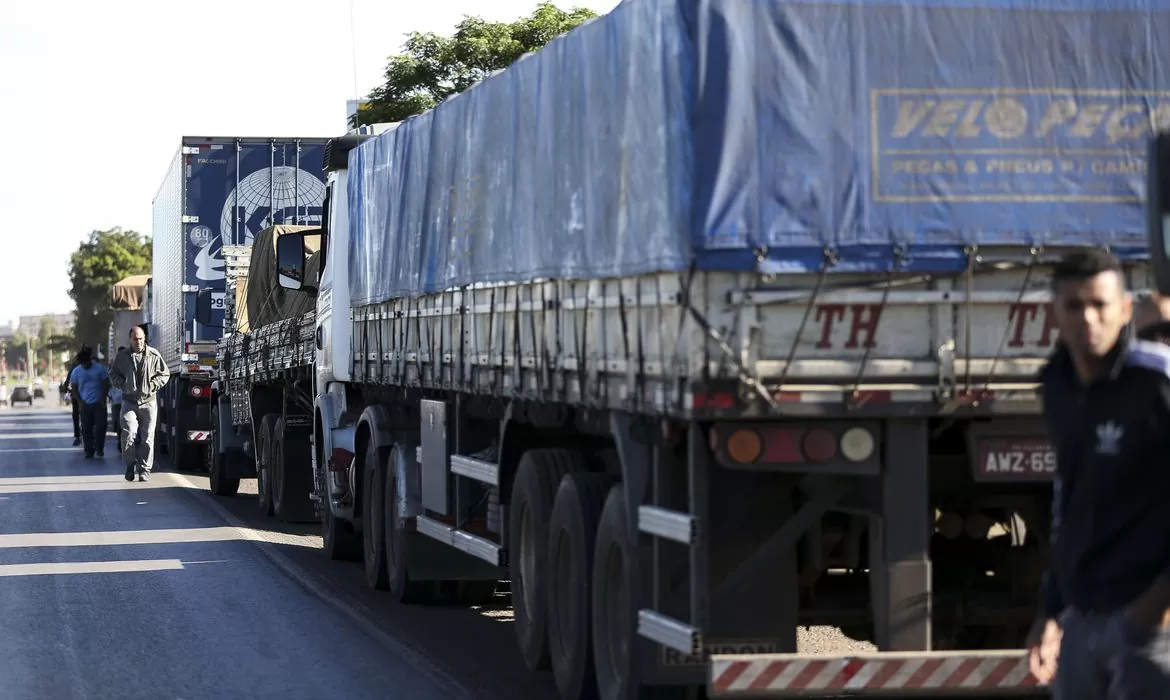 importação de pneus e possibilidade de greve dos caminhoneiros