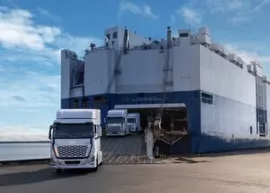 Caminhões foram desembarcados no porto de Brunswick