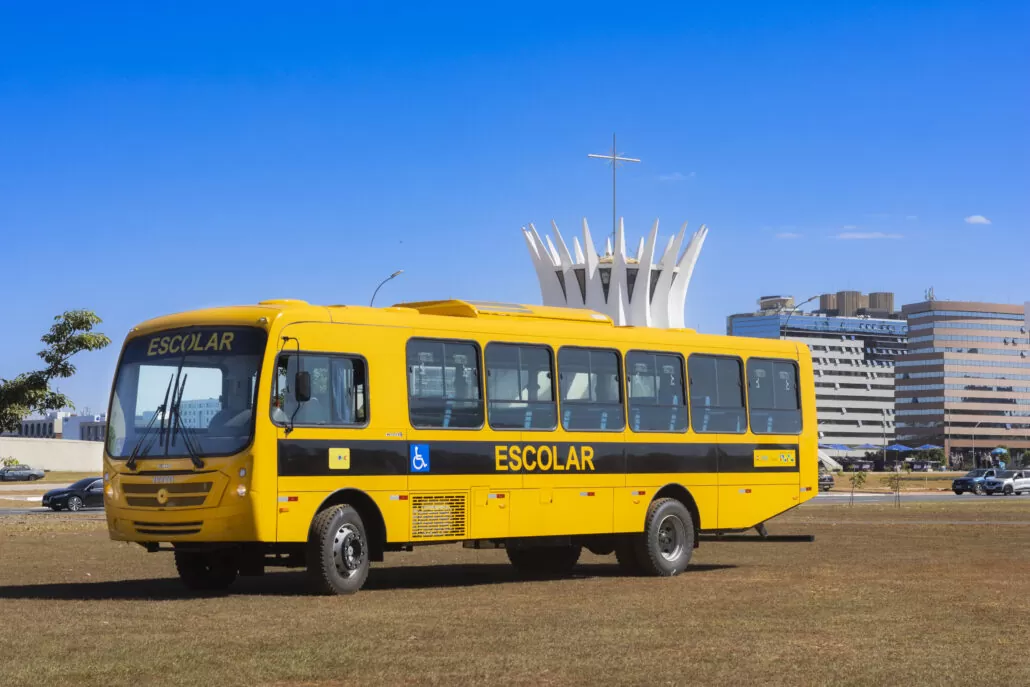 BUS 15-210 ORE 3: 210 cv de potência, capacidade para 59 alunos mais motorista