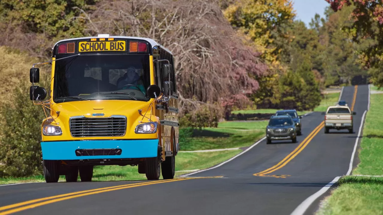 O Saf-T-Liner C2 Jouley recebe com um sistema de bateria Proterra de 800 volts que entrega o equivalente a 295 cavalos de potência | Foto: Divulgação