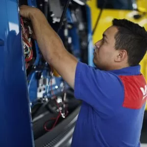 Ávila foi contratado como técnico júnior na MacPonta