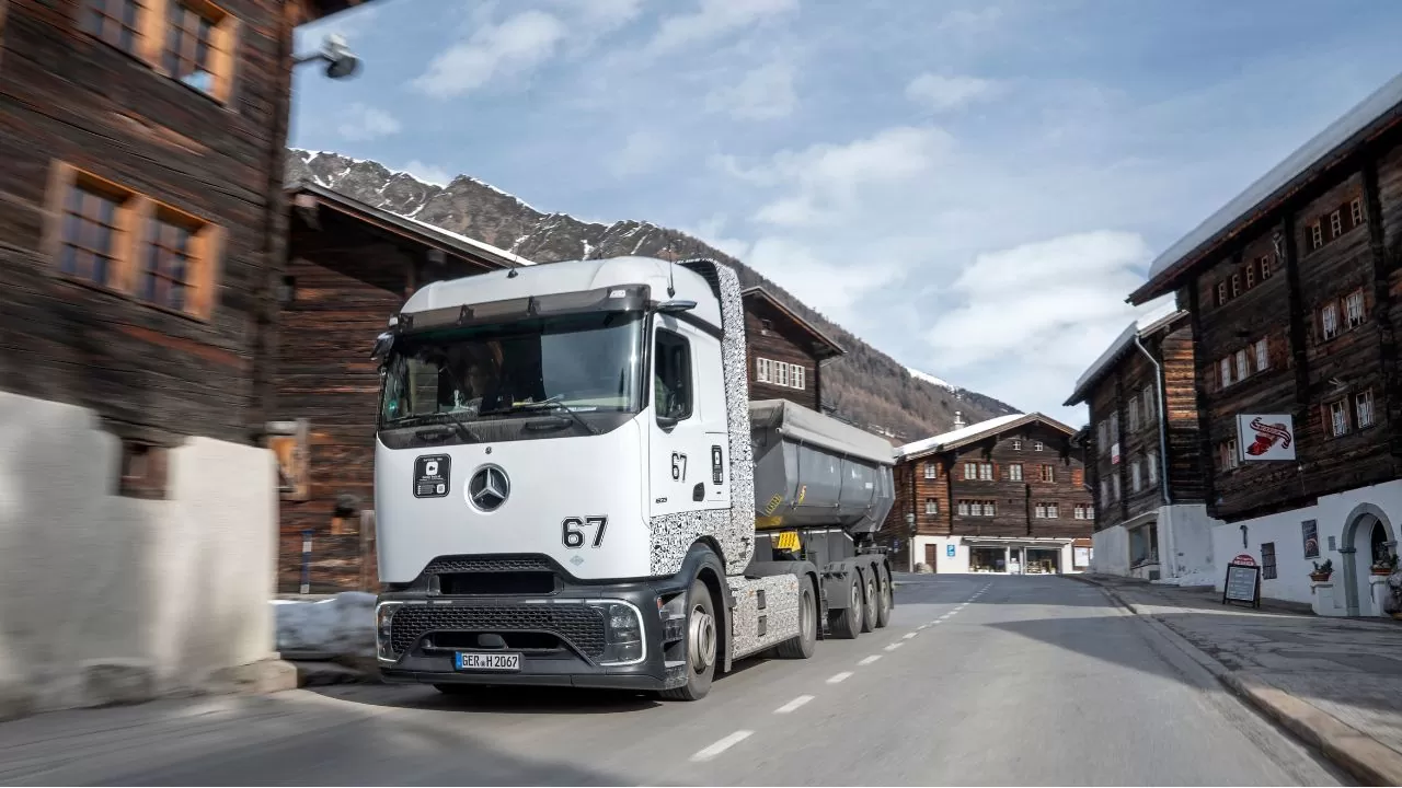 Mercedes-Benz GenH2 Truck