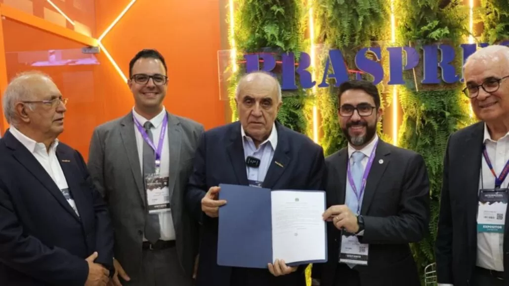 Da esquerda para a direita: Milton Petri, diretor Vice-Presidente da Braspress; Bruno Del Bel, superintendente de padrões operacionais da ANAC; Urubatan Helou, diretor-Presidente do grupo H&P Empreendimentos e Participações; Roberto Honorato, diretor-presidente da ANAC; e Tarcísio Gargioni, diretor Executivo da BAC