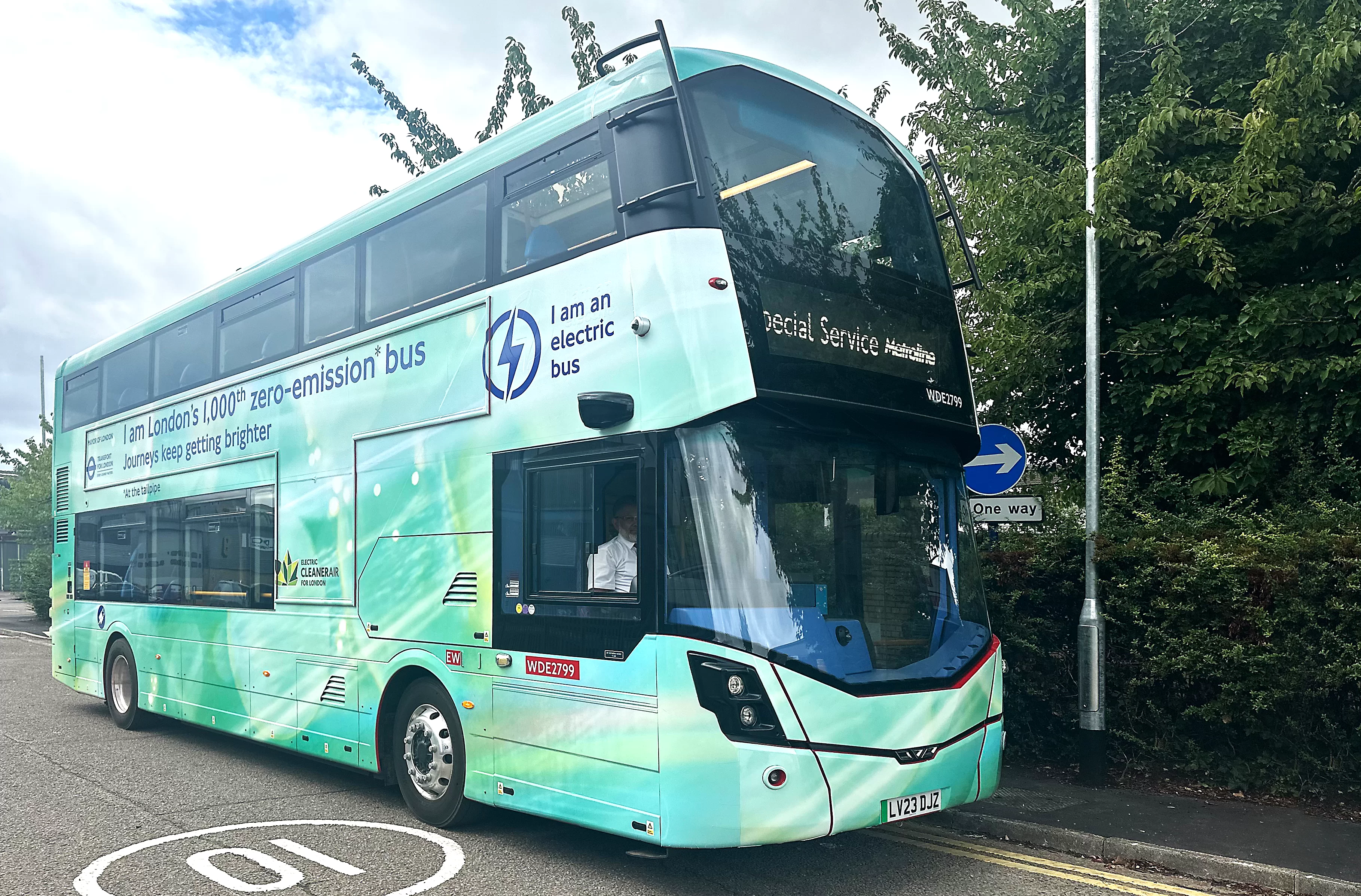 Milésimo ônibus elétrico da frota da TfL de Londres, equipado com o Voith Electrical Drive System - transmissões para veículos comerciais
