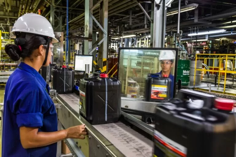Redução da pegada de carbono na indústria de lubrificantes