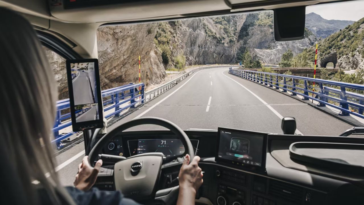 Volvo eleva segurança com direção inteligente e controle de velocidade