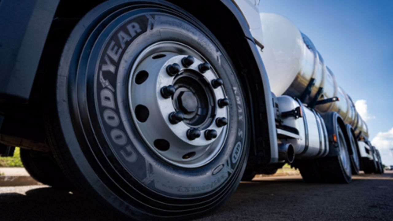 Goodyear reforça estrutura do KMax S GEN2 na medida 295/80R22.5