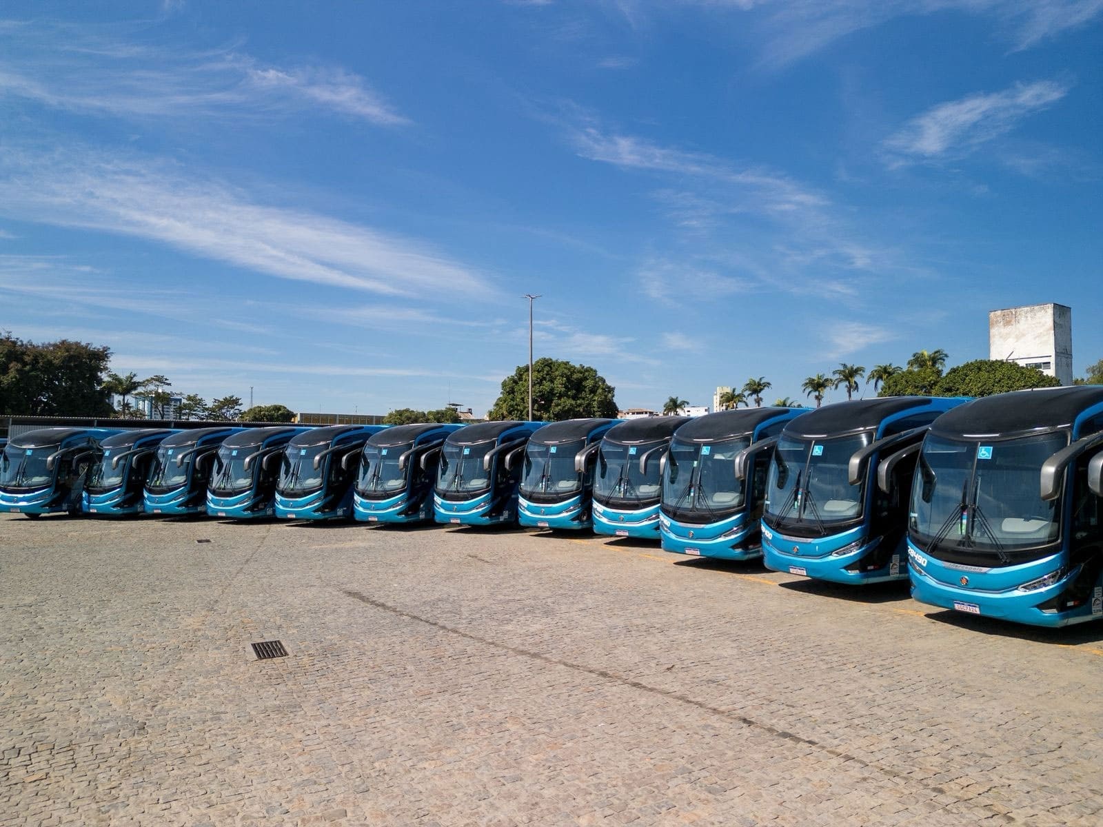 Águia Branca renova frota com 40 ônibus Mercedes-Benz O 500