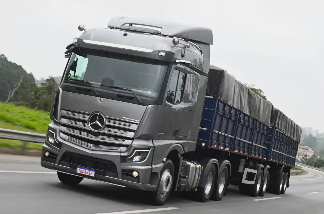 Mercedes-Benz realiza novas etapas da Caravana do Extrapesado