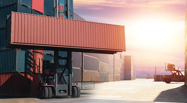 Demanda por fretes de exportação cai 82% após tarifas dos EUA