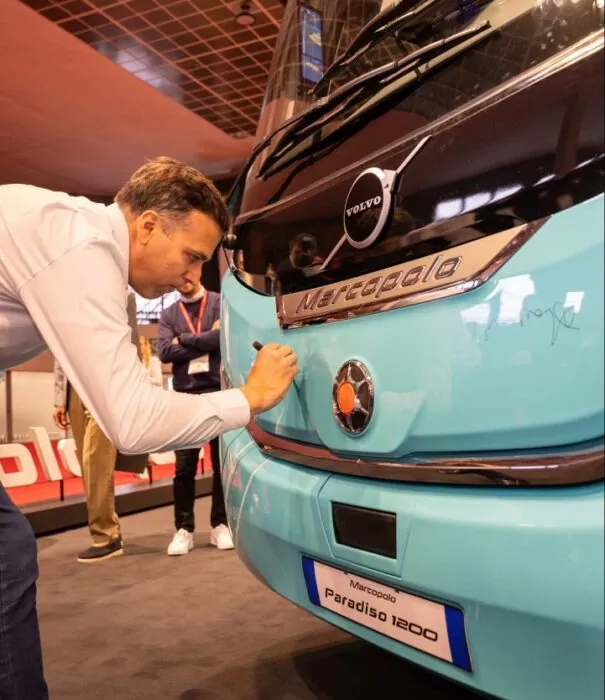 Adobe Express file (31) Marcopolo e Volvo Buses